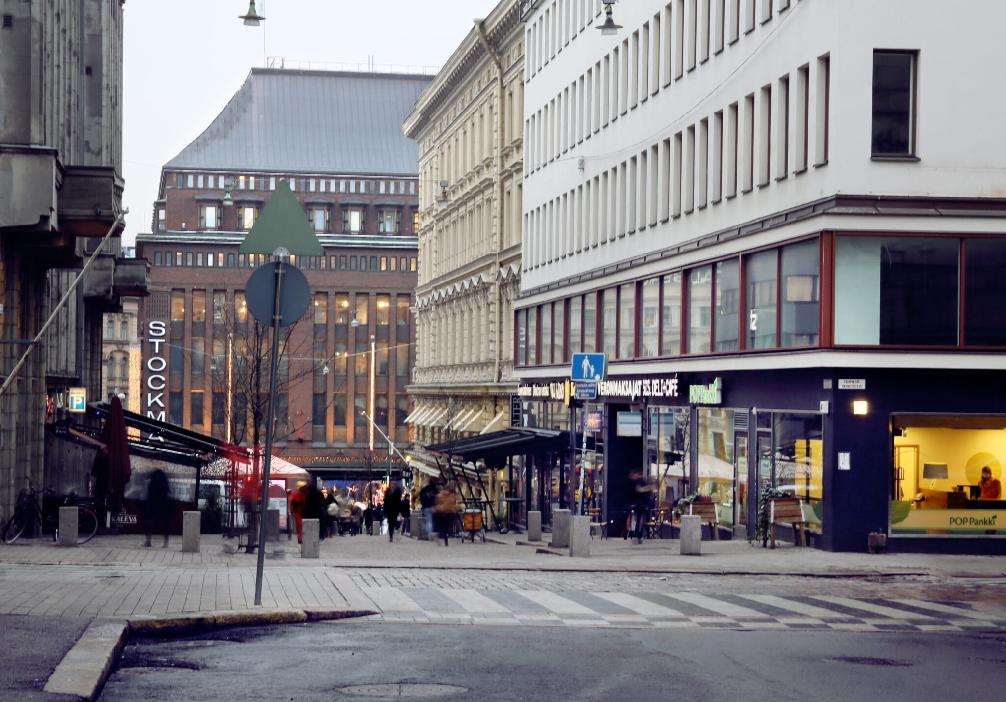 Providental-hammaslääkäriasema sijaitsee Helsingissä Kalevankatu 4:n kolmannessa kerroksessa.